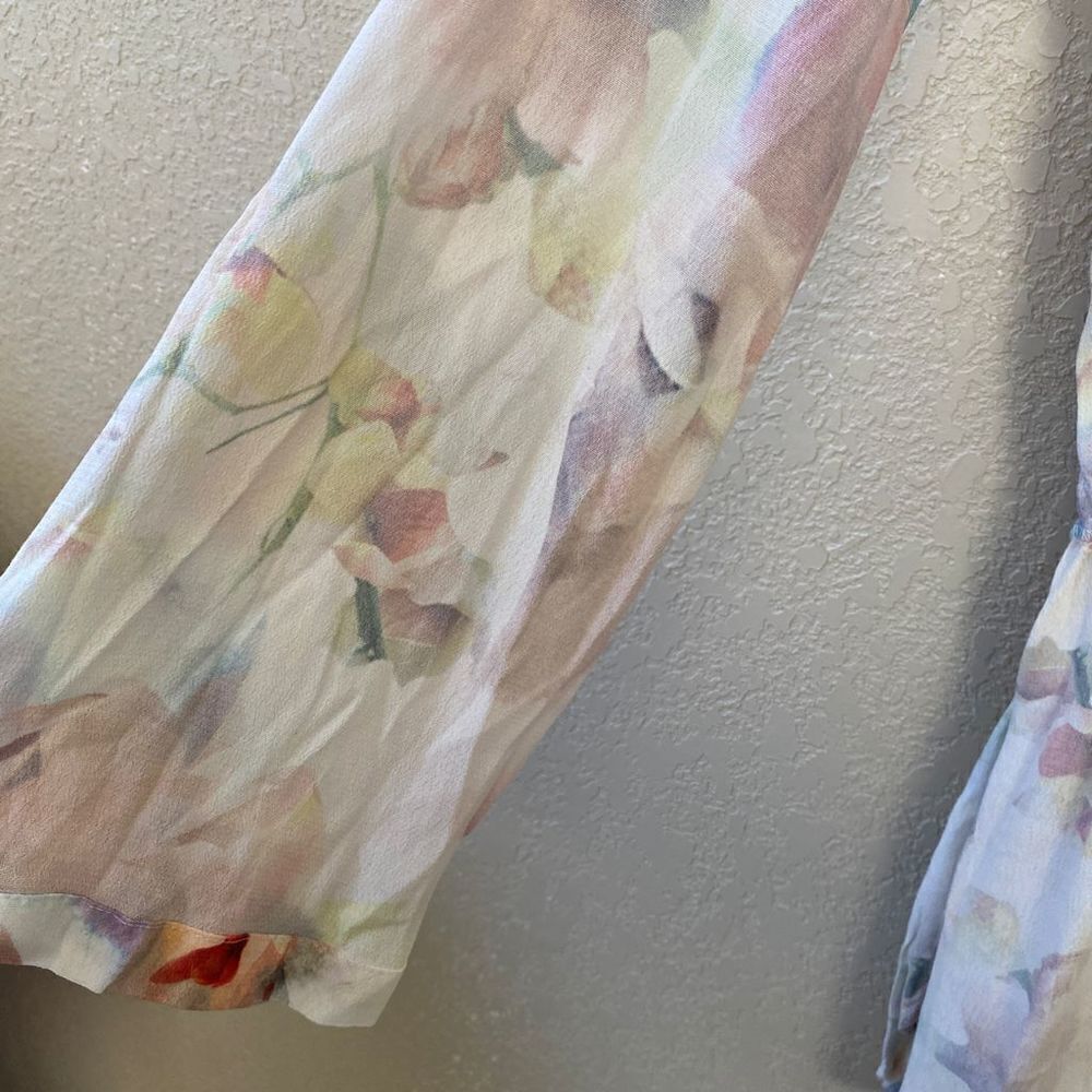 Willow & Clay Floral Slight Bell Sleeve V-Neck Elastized Waist Romper Size Mediu - Picture 7 of 10